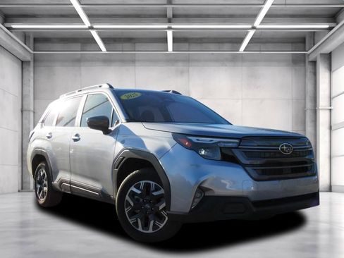 Used 2025 Subaru Forester Premium image 1