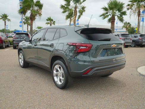 Used 2025 Chevrolet Trax LS w/ LS Convenience Package FWD image 7
