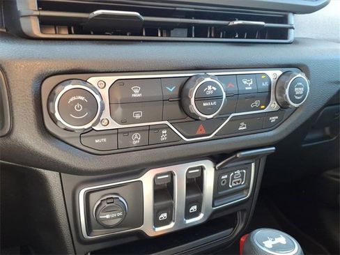 Used 2025 Jeep Wrangler Sport image 22