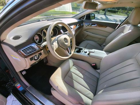 Used 2013 Mercedes-Benz CLS 550 4MATIC image 4