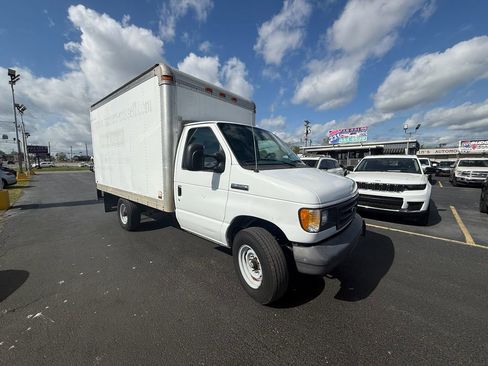 Used 2006 Ford E-350 and Econoline 350 Super Duty image 1
