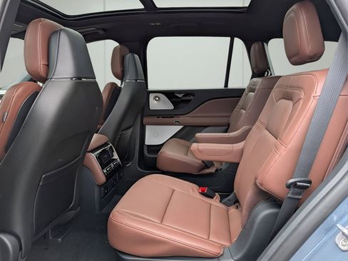 Used 2025 Lincoln Aviator Reserve w/ Luxury Package image 10