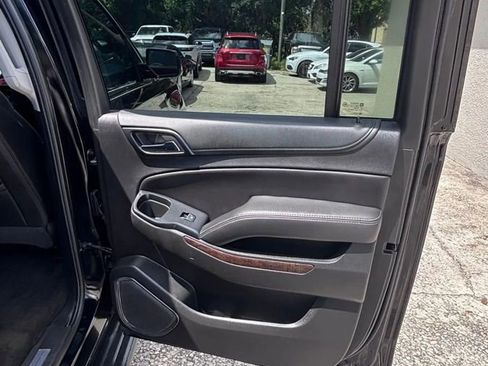 Used 2018 Chevrolet Suburban LT RWD image 17