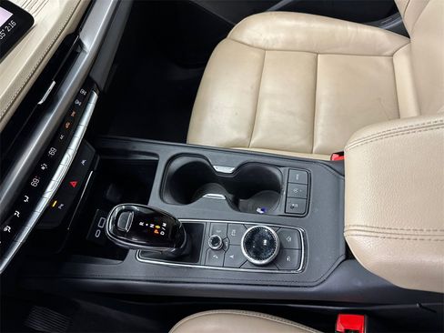 Used 2024 Cadillac XT4 Premium Luxury image 32