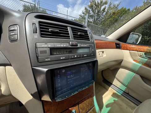 Used 2004 Lexus LS 430 RWD image 23