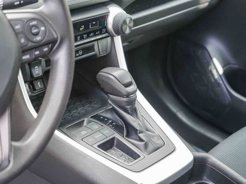 Used 2021 Toyota RAV4 LE w/ Carpet Mat Package (TMS) FWD image 17
