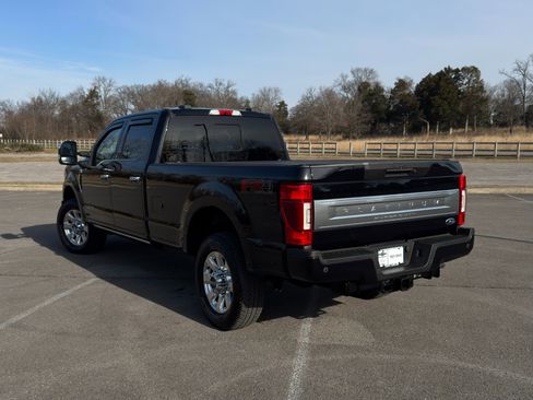 Used 2022 Ford F350 Platinum image 4