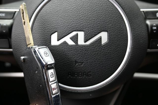 Used 2025 Kia Sportage LX FWD image 42