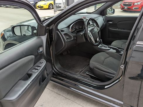 Used 2012 Chrysler 200 Touring FWD image 6