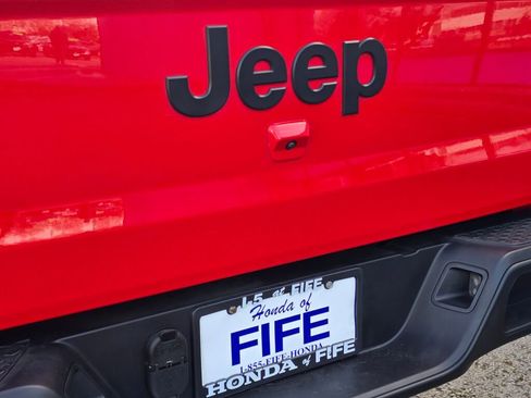 Used 2022 Jeep Gladiator Sport image 12