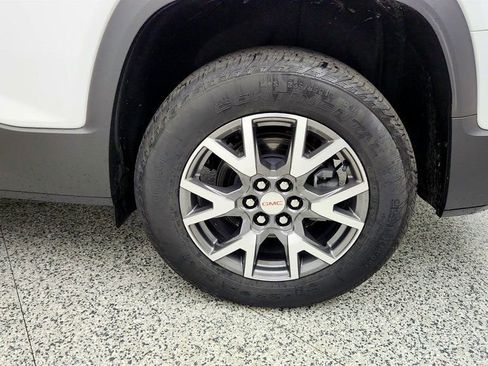Used 2023 GMC Acadia SLE w/ Driver Convenience Package FWD image 9