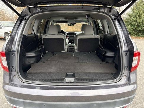 Used 2019 Honda Pilot Touring image 12