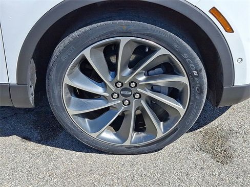 Used 2021 Lincoln Nautilus Reserve w/ Equipment Group 202A image 8