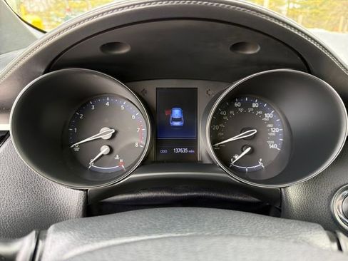 Used 2019 Toyota C-HR XLE image 16