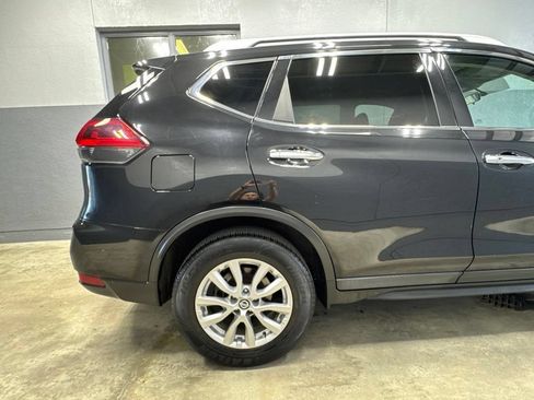Used 2018 Nissan Rogue SV AWD/4WD image 7