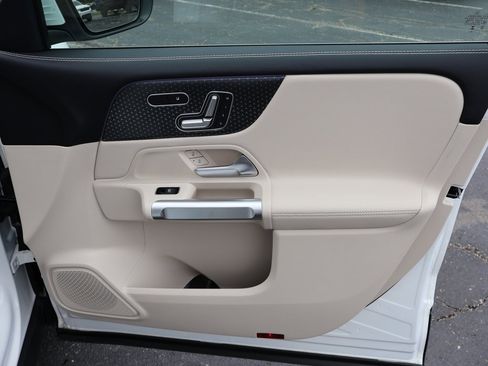 New 2025 Mercedes-Benz GLB 250 4MATIC image 13