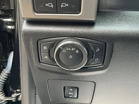 Used 2017 Ford F150 Platinum w/ Equipment Group 701A Luxury AWD/4WD image 32