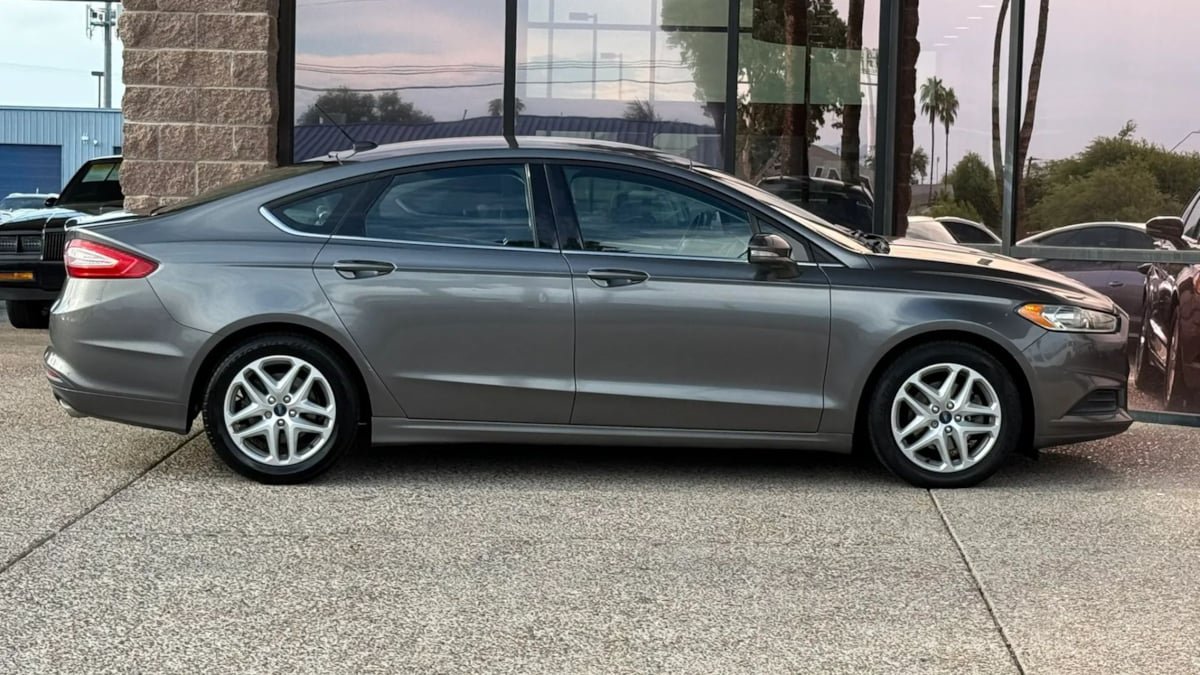 Used 2014 Ford Fusion SE FWD image 14
