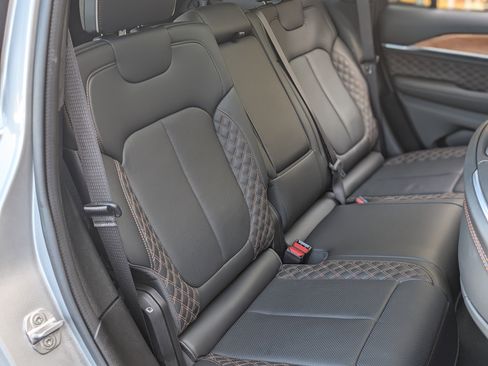 Used 2023 Jeep Grand Cherokee Summit image 21