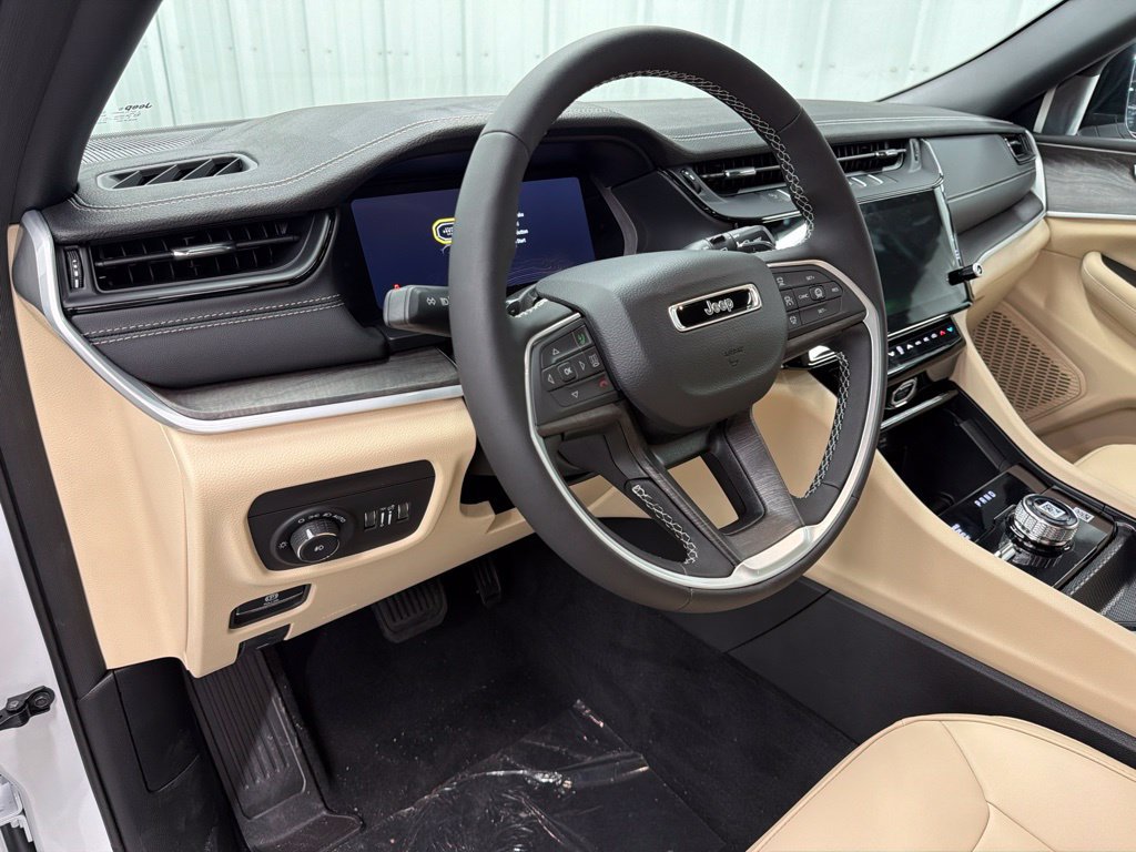 New 2026 Jeep Grand Cherokee Limited w/ Limited Altitude Package AWD/4WD image 16