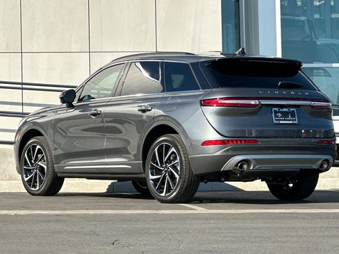 New 2025 Lincoln Corsair Reserve image 5