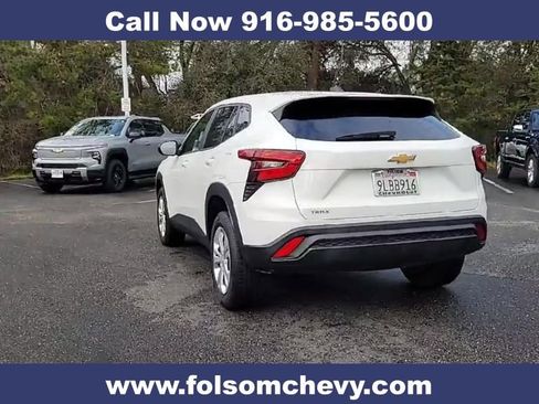 Used 2024 Chevrolet Trax LS image 9