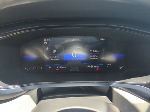 Used 2023 Volkswagen Taos SE w/ Panoramic Sunroof Package FWD image 39