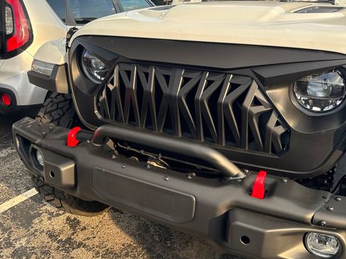 Used 2022 Jeep Gladiator Rubicon w/ LED Lighting Group AWD/4WD image 9