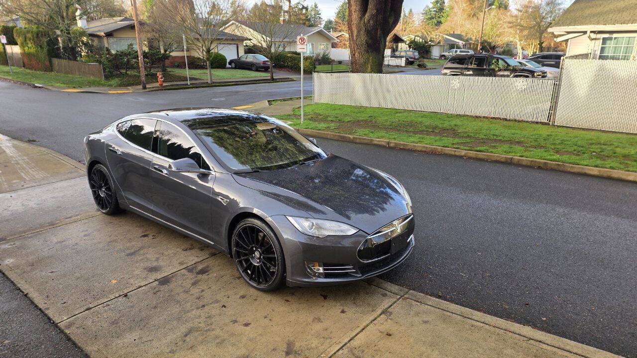 Used 2014 Tesla Model S 85 RWD image 3