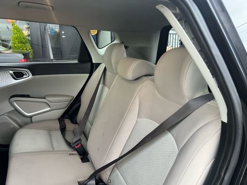 Used 2021 Kia Soul LX image 17