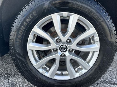 Used 2020 Nissan Rogue SV image 11