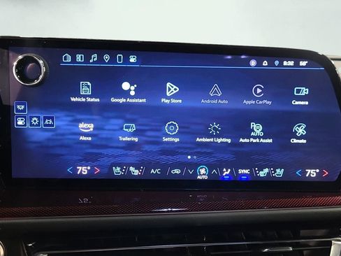 Used 2024 Chevrolet Traverse RS image 39