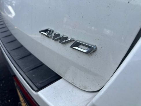 Used 2024 Ford Explorer XLT w/ XLT Sport Appearance Package AWD/4WD image 13