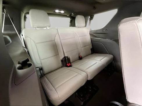 Used 2022 Chevrolet Tahoe Z71 w/ Z71 Off-Road Package AWD/4WD image 18