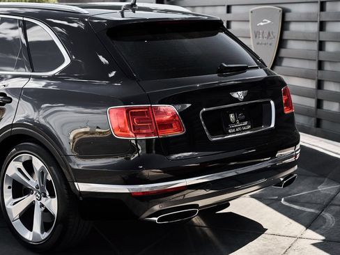 Used 2017 Bentley Bentayga AWD/4WD image 9