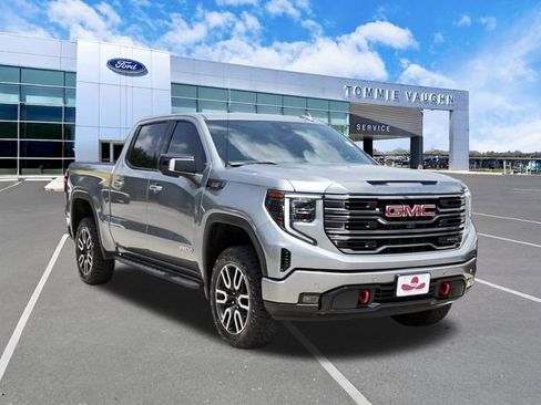 Used 2024 GMC Sierra 1500 AT4 w/ Technology Package AWD/4WD image 6