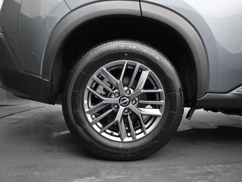 Used 2023 Nissan Rogue S image 10