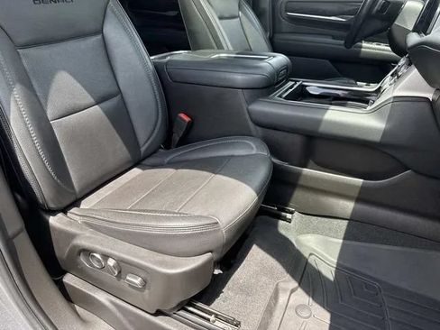 Used 2021 GMC Yukon Denali w/ Denali Premium Package AWD/4WD image 30