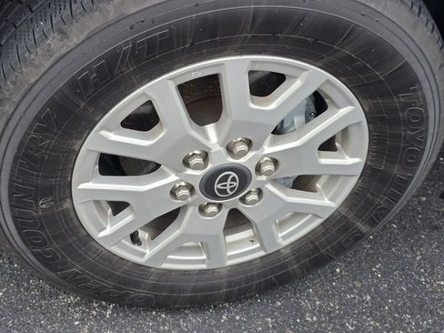 Certified 2024 Toyota Tacoma SR5 AWD/4WD image 26