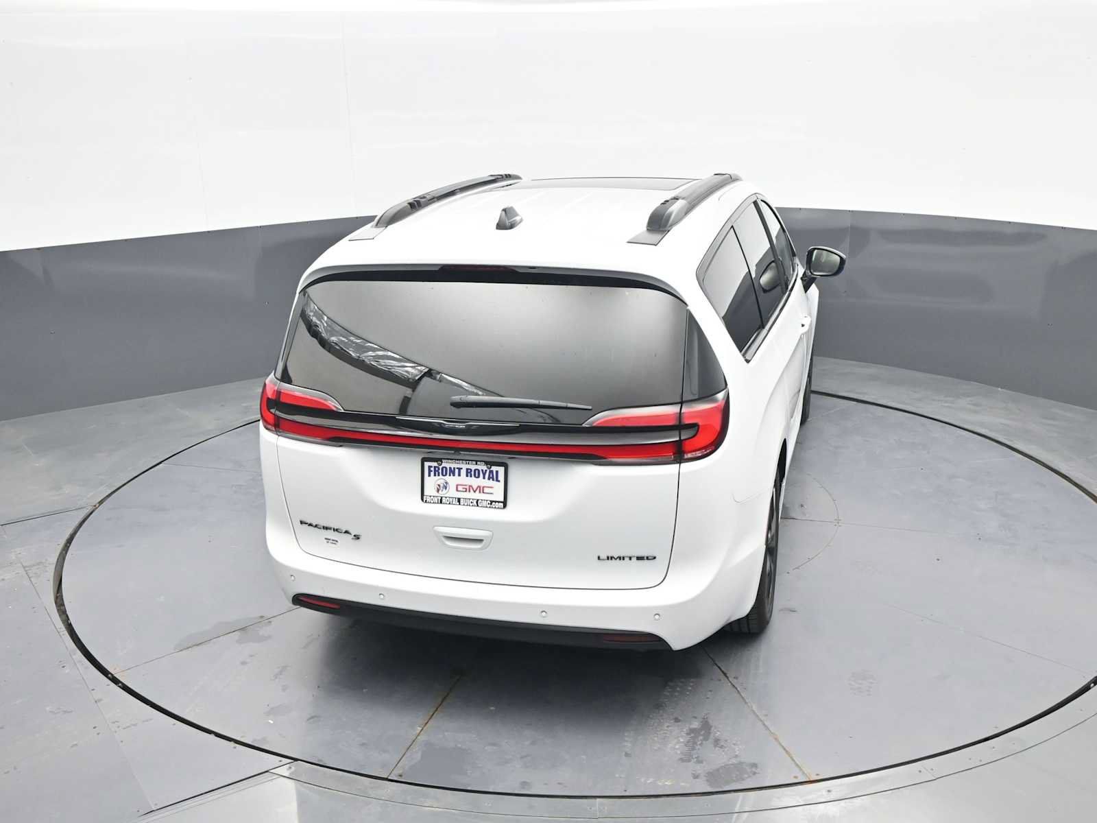 Used 2025 Chrysler Pacifica Limited FWD image 34