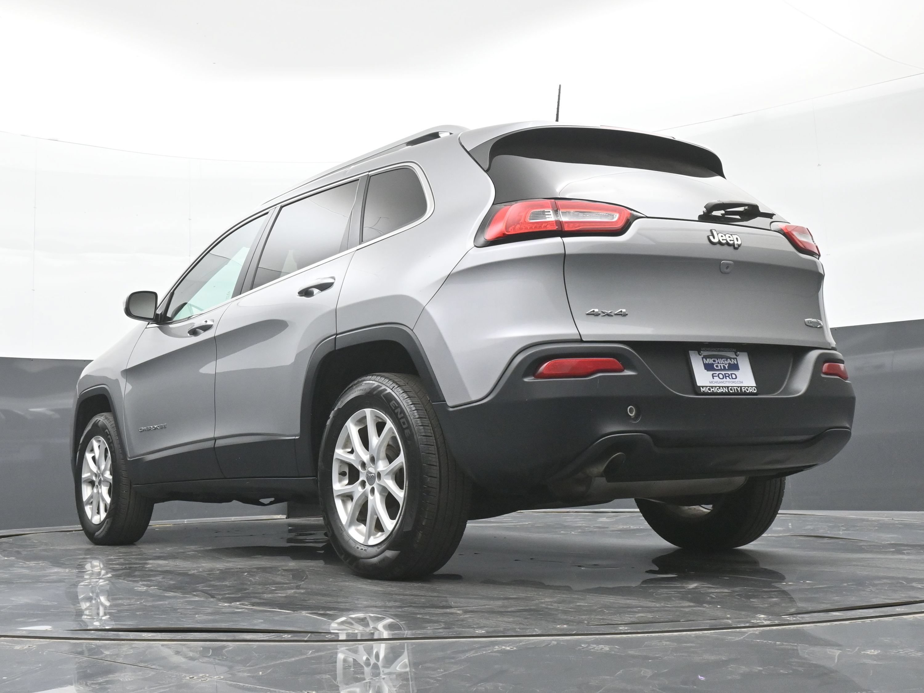 Used 2016 Jeep Cherokee Latitude AWD/4WD image 37