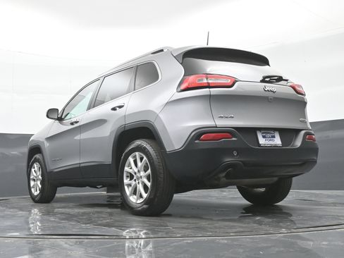 Used 2016 Jeep Cherokee Latitude AWD/4WD image 37