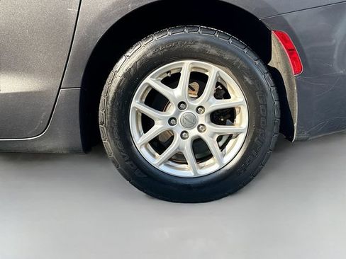 Used 2017 Chrysler Pacifica Touring image 32