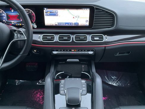 Used 2025 Mercedes-Benz GLS 450 4MATIC image 12