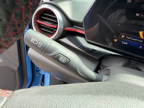 Used 2024 Chevrolet Trax RS w/ Sunroof Package FWD image 22