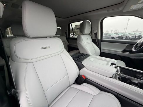 New 2026 Ford Expedition Max Platinum w/ Driver's Package image 32