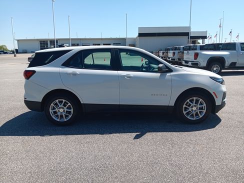 Used 2024 Chevrolet Equinox LS w/ LPO, Floor Liner Package FWD image 7