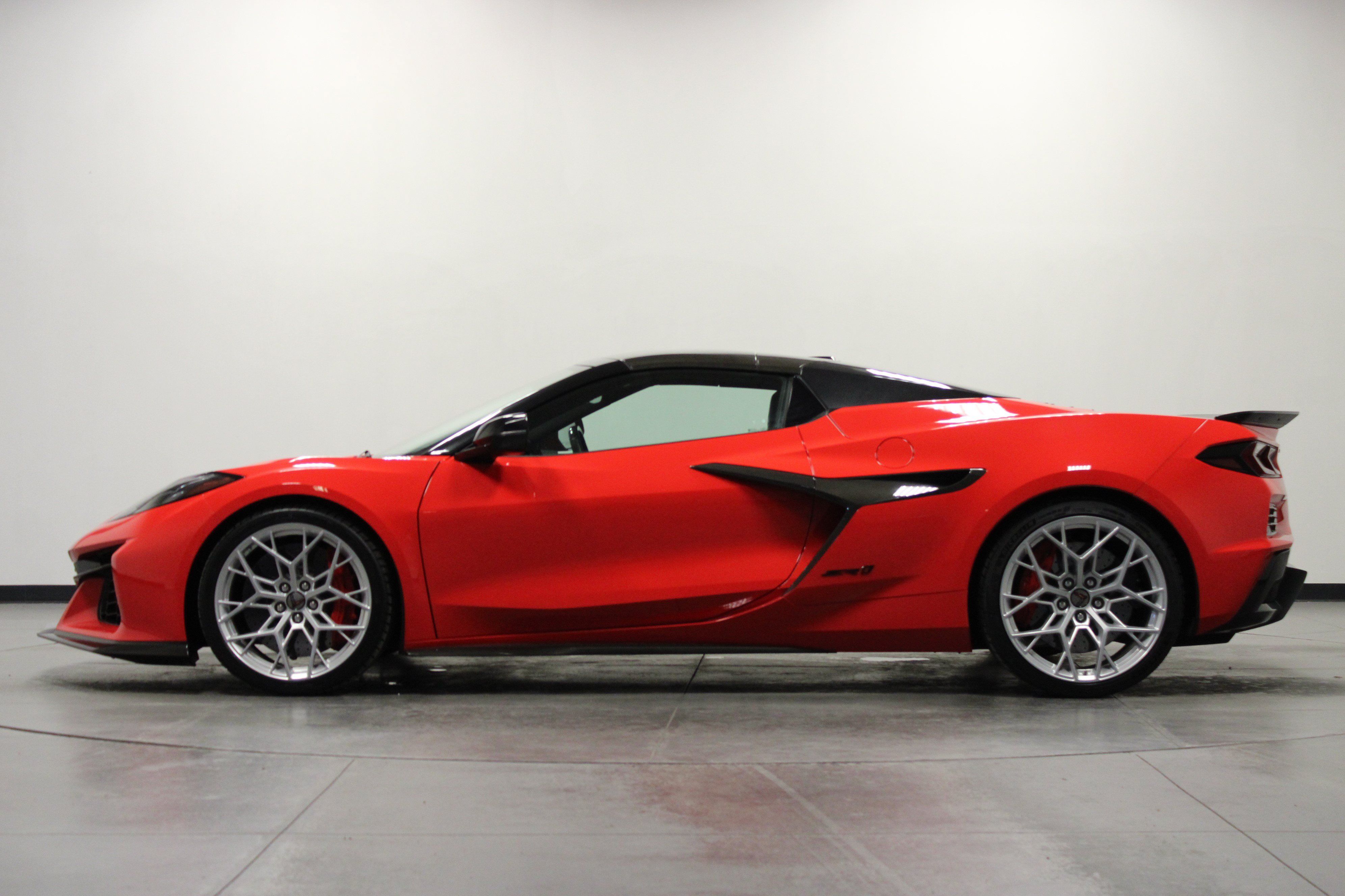 Used 2025 Chevrolet Corvette ZR1 RWD image 7