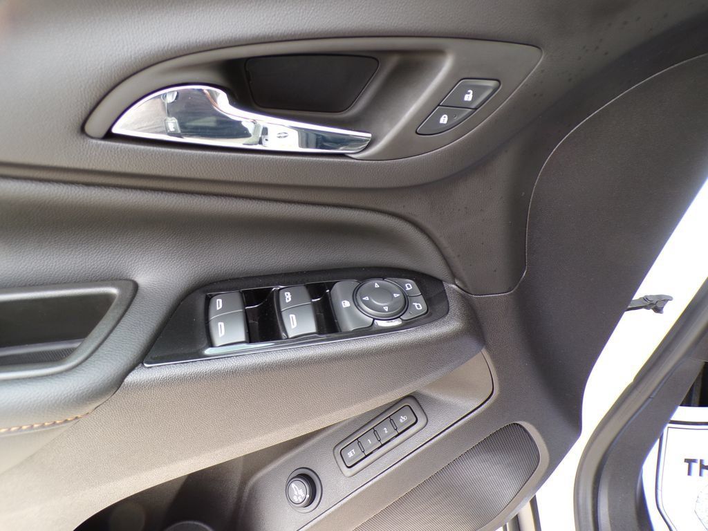 Used 2024 Chevrolet Equinox Premier AWD/4WD image 23