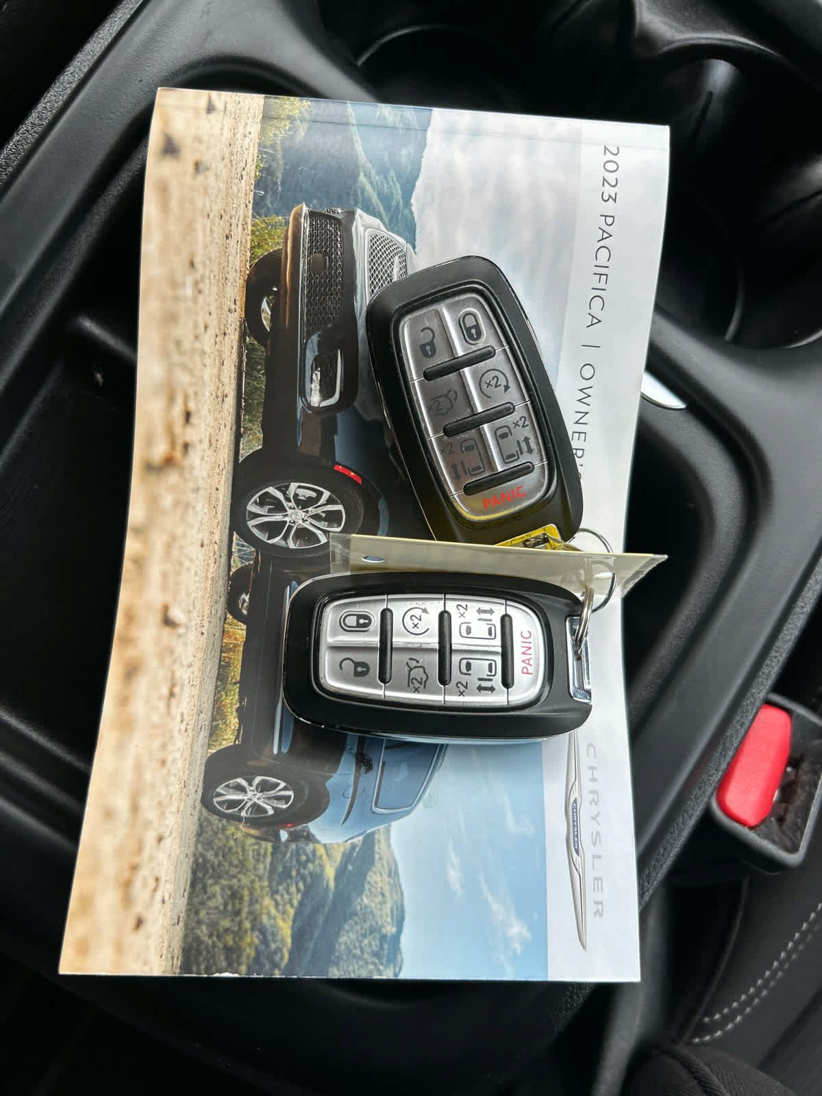 Used 2023 Chrysler Pacifica Touring FWD image 21